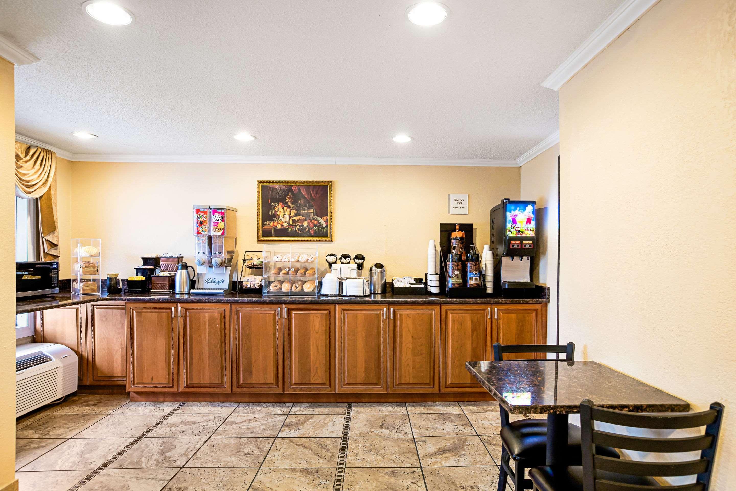 Rodeway Inn Metro Airport Ромулус Экстерьер фото