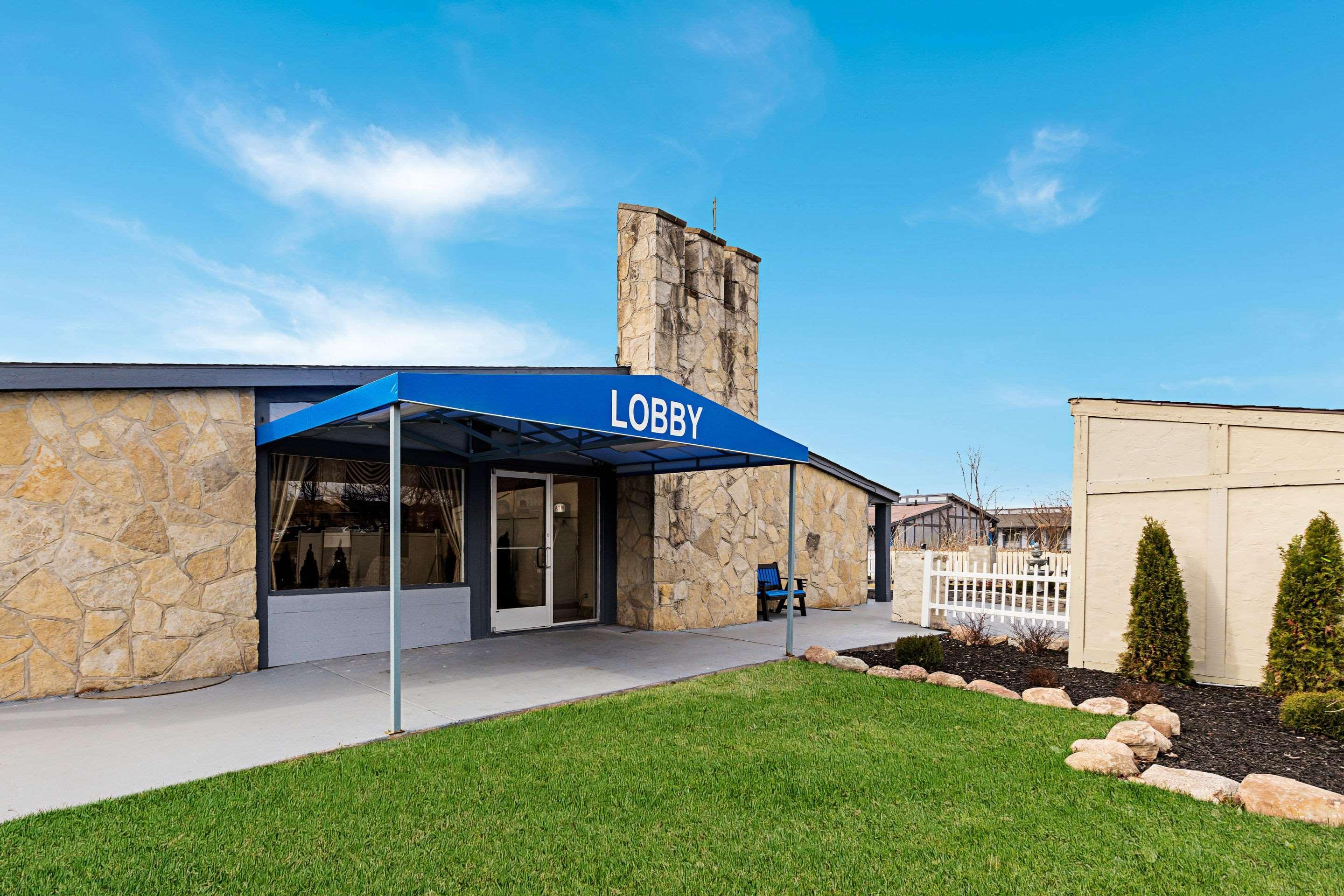 Rodeway Inn Metro Airport Ромулус Экстерьер фото