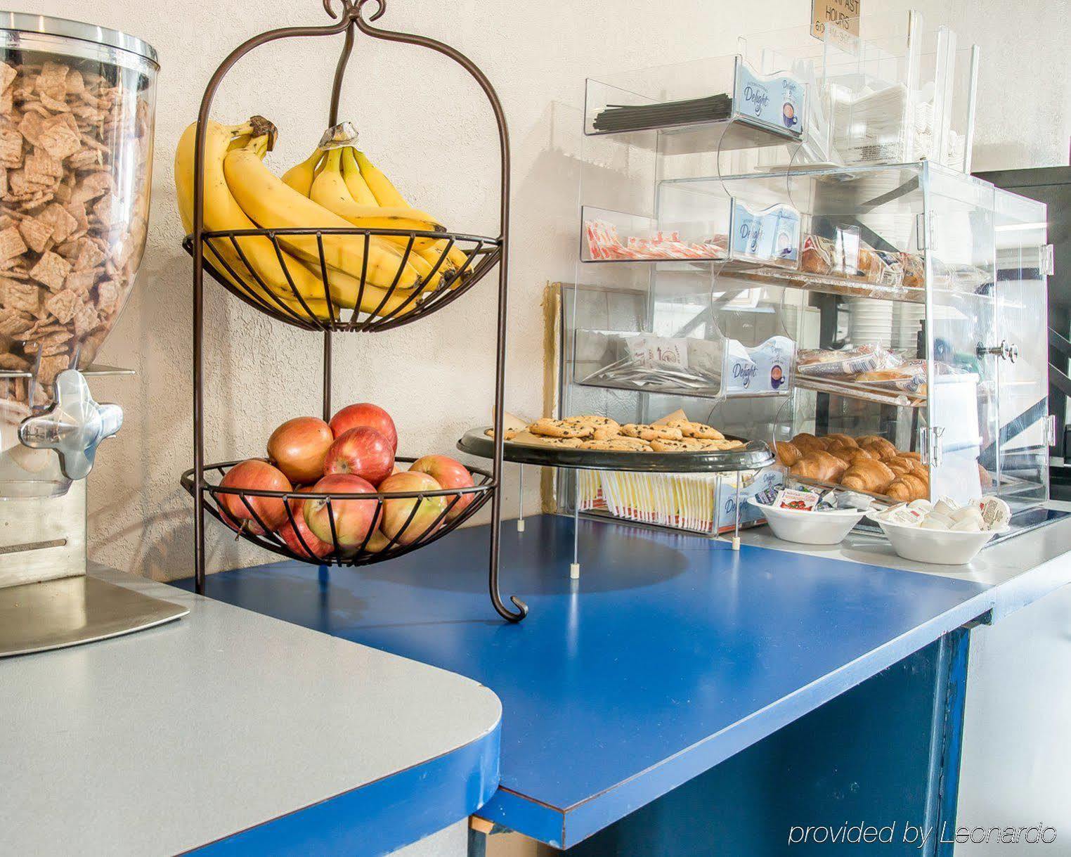 Rodeway Inn Metro Airport Ромулус Экстерьер фото